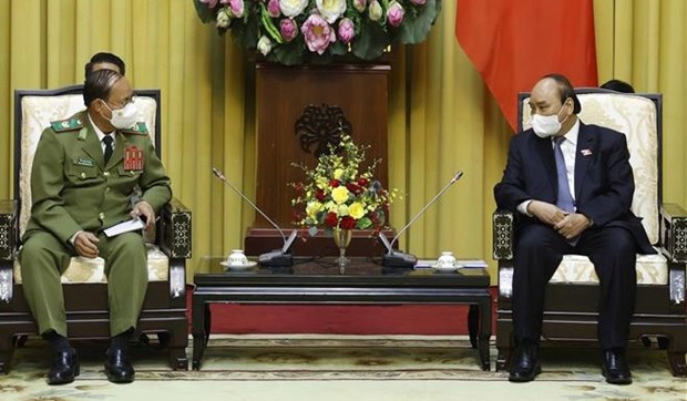 President Nguyen Xuan Phuc receives Lao Minister of Public Security